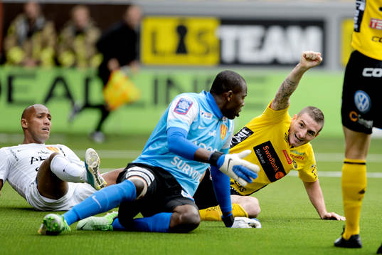 Elfsborgs James Keene gör 2-0 i matchen mellan Elfsborg