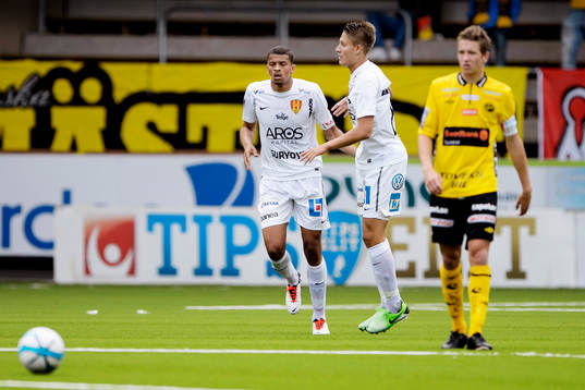 Syrianskas Osmn Sow har precis reducerat till 2-1 i matchen