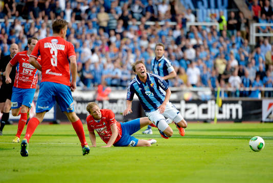 Östers Mario Vasilj och Djurgårdens Martin Broberg i