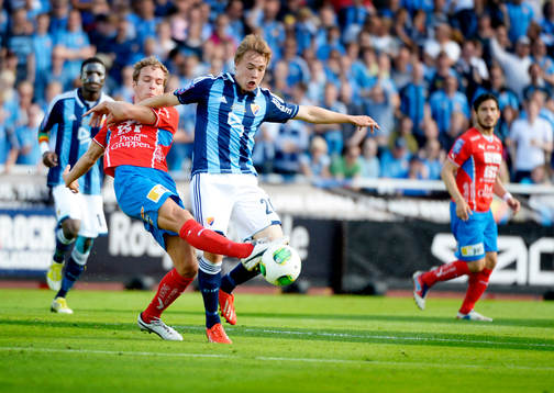 Alexander Henningsson och Simon Tibbling i matchen mellan