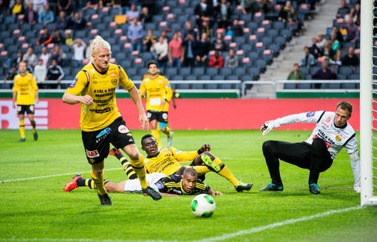 s Robin Quaison i en av AIK:s målchanser