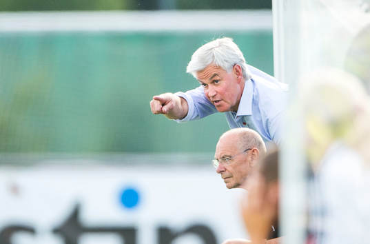 Kalmars tränare Nanne Bergstrand i matchen mellan