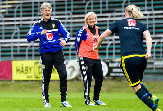 Sveriges förbundskapten Pia Sundhage jublar