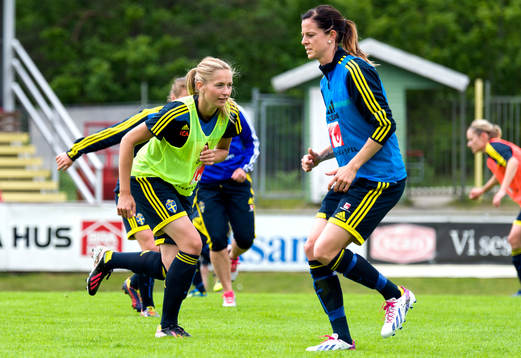 Sveriges Emmelie Konradsson och Lotta Schelin gör