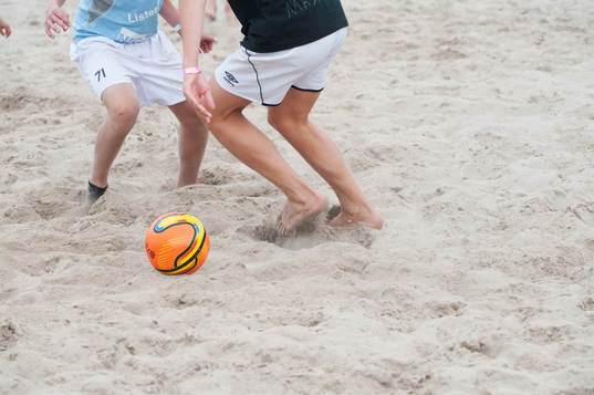 Sand, beachsoccerplan, boll, fot, fötter, närkamp