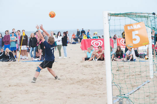 Sand, beachsoccerplan, målvaktsräddning, målställning
