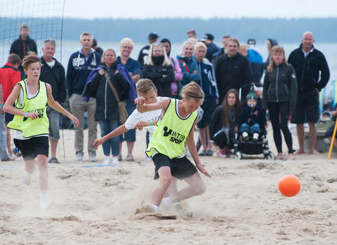 Sand, beachsoccerplan, boll, fot, fötter, närkamp