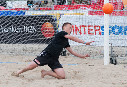 Sand, beachsoccerplan, målvaktsräddning, Theo Ekström