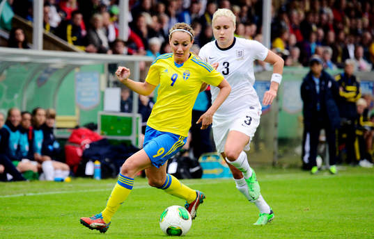 Sveriges Kosovare Asllani och Englands Steph Houghton