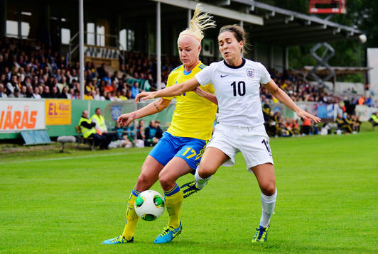 Sveriges Caroline Seger och Englands +10+