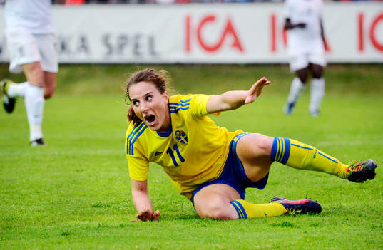 Sveriges Antonia Göransson gör 1-1 och jublar