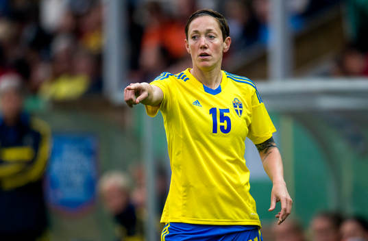 Sveriges Therese Sjögran gestikulerar