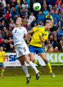 Englands Sophie Bradley i nickduell med Sveriges Sofia