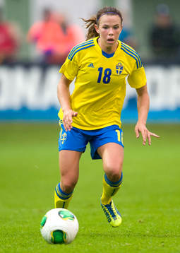 Sveriges Jessica Samuelsson med bollen