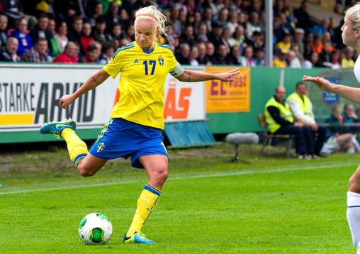 Sveriges Caroline Seger laddar för skott
