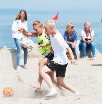 Sand, fotboll, närkamp, havsmiljö