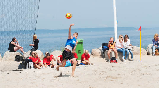 Sand, fotboll, närkamp, havsmiljö, målvakt