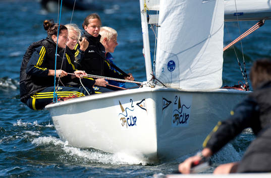 Lotta Schelin, Jenny Hjohlman och Lina Nilsson seglar
