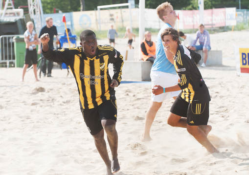 Andile Xaba har gjort segermålet 5-4