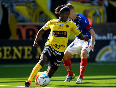 Elfsborgs Mohamed Bangura kamp med Åtvidabergs Daniel