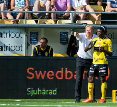 Elfsborgs tränare Jörgen Lennartsson instruerar Mohamed