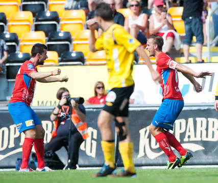0-1, Månz Karlsson, Öster, som grattas av Denis Velic