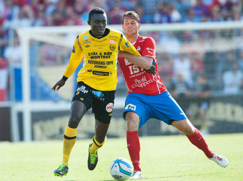 Gbenga Arokoyo, Mjällby, och Freddy Söderberg, Öster, i