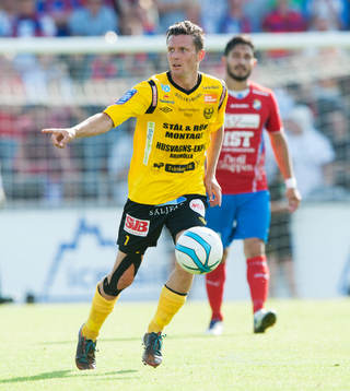 Kristian Haynes, Mjällby, dirigerar sina lagkamrater i