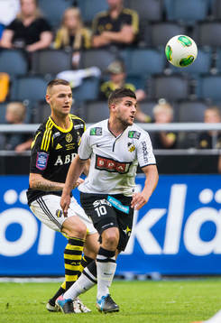 s Alexander Milosevic och Häckens Moestafa El Kabir i