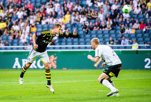 s Robert Åhman Persson nickar in 2-0 i