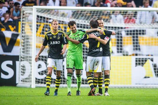 s Per Karlsson, målvakt Kyriakos Stamatopoulos, Helgi