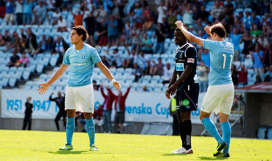 Malmö FFs Miiko Albornoz skjuter in 3-1 i krysset i