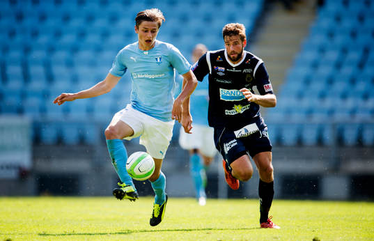 Malmö FFs Simon Thern och Gefles Mikael Dahlberg i