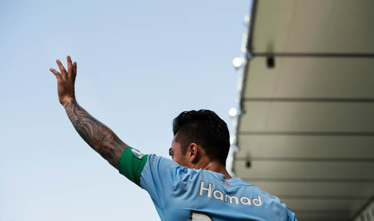 Malmö FFs Jiloan Hamad signalerar för hörna i