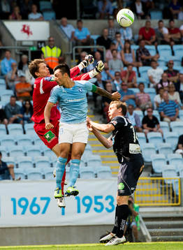 Gefles målvakt Mattias Hugosson och Malmö FFs  Jiloan