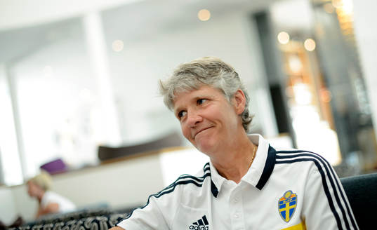 Sveriges förbundskapten Pia Sundhage blir intervjuad