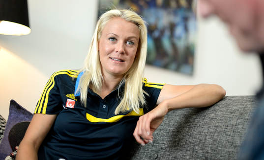 Sveriges Josefine Öqvist blir intervjuad