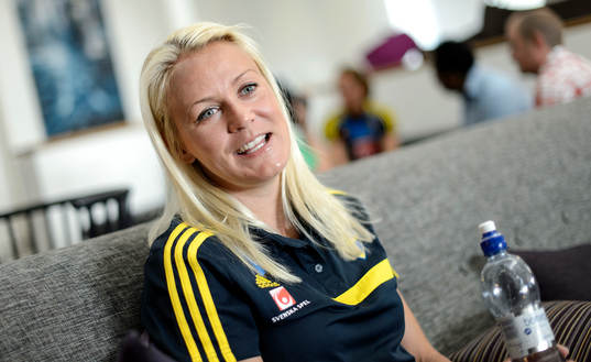 Sveriges Josefine Öqvist blir intervjuad