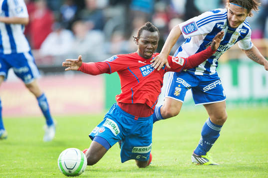 Nordin Gerzic, IFK Göteborg, river ner May Mahlandu,