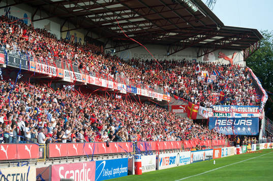 Hemmafans, Läktare Olympia, konfetti, östra läktaren,i