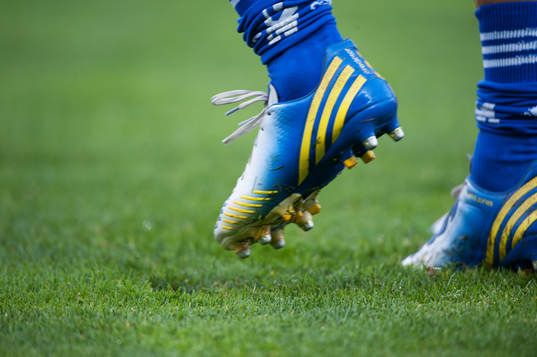 Fotbollsskor Adidas i