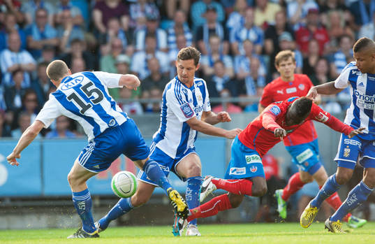 Jakob Johansson och Philip Haglund, IFK Göteborg,stoppar