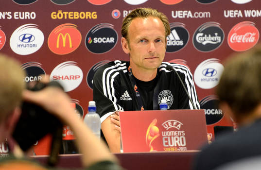 Danmarks förbundskapten Kenneth Heiner-Möller svarar på