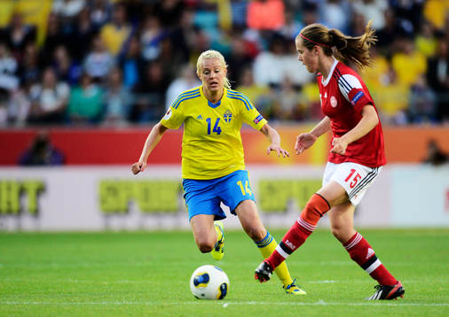 Sveriges Josefine Öqvist och Danmarks Sofie Pedersen  i
