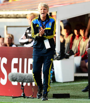 Sveriges förbundskapten Pia Sundhage i matchen mellan
