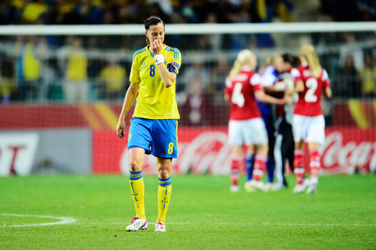 Sveriges Lotta Schelin deppar i matchen mellan Sverige och