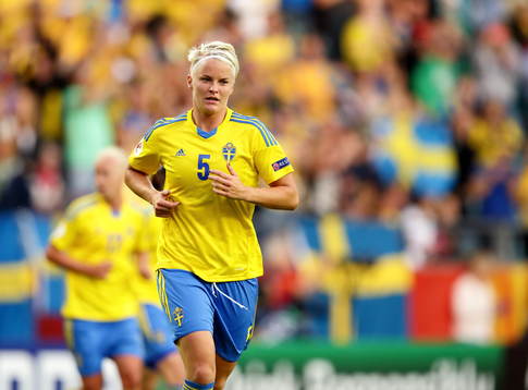 Sveriges Nilla Fischer  i matchen mellan Sverige och Danmark