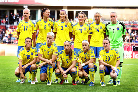 Sverige startelvan från vänster Caroline Seger, Lotta