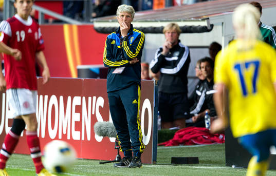Sveriges förbundskapten Pia Sundhage ser fundersam ut i