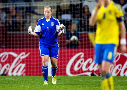 Danmarks målvakt Stina Petersen jublar